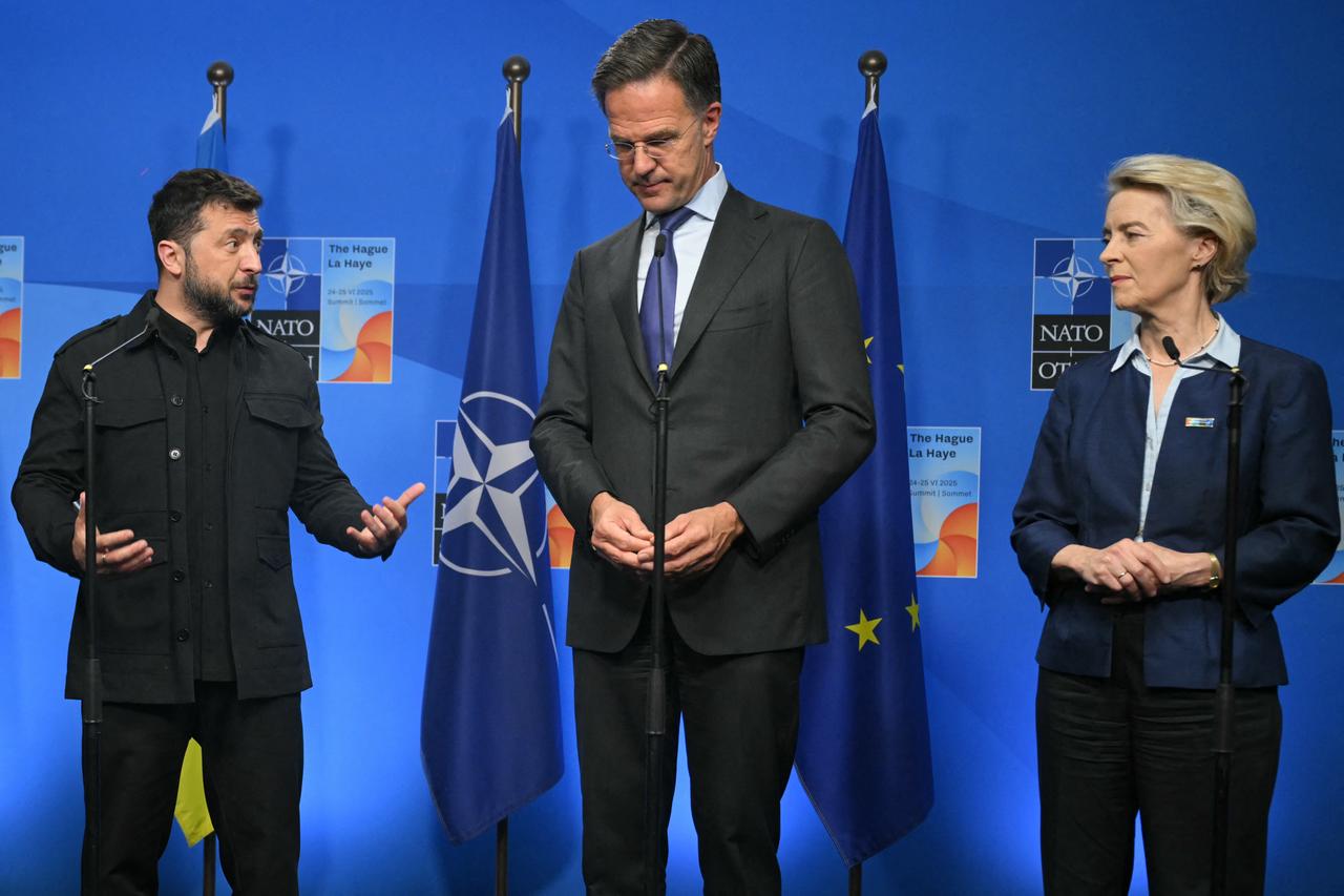 Ukraine's President Volodymyr Zelenskyy (L), NATO Secretary General Mark Rutte and European Commission President Ursula Von der Leyen address the press during a NATO summit in The Hague on June 24, 2025. (AFP Photo)