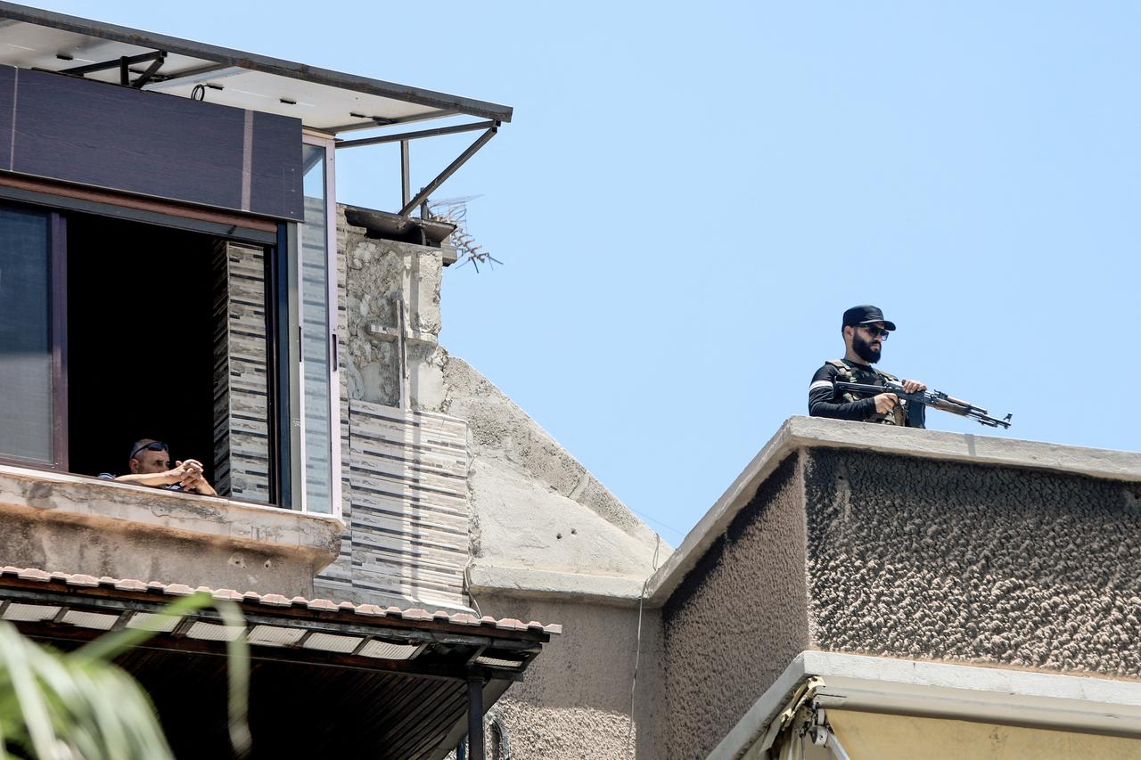 A Syrian security office stands watch as mourners arriving at the Church of Holy Cross for those killed in a sucide attack, in Damascus al- Qassaa neighbourhood, on June 24, 2025. (AFP Photo)
