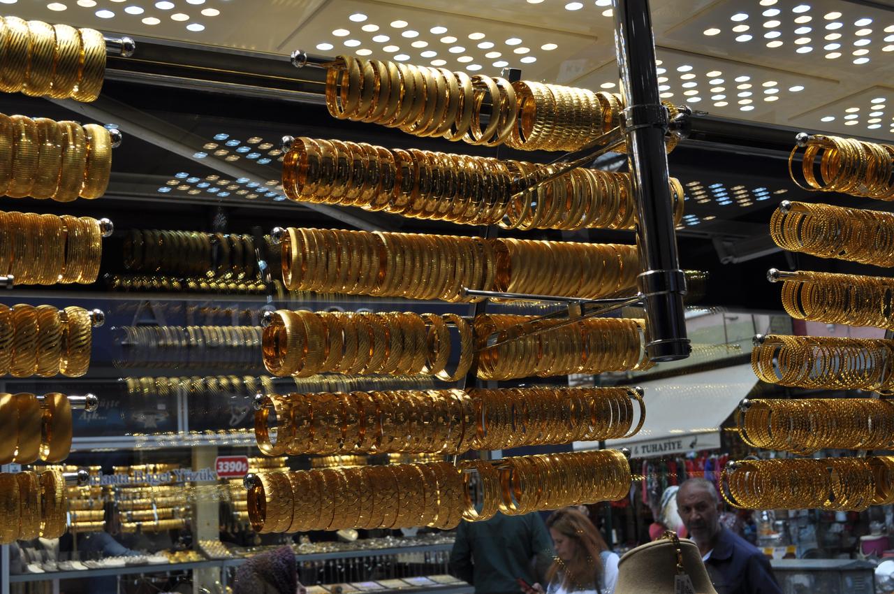 Gold bracelets are displayed at a jeweler’s window in Eskisehir, Türkiye, on May 24, 2023. (IHA Photo)