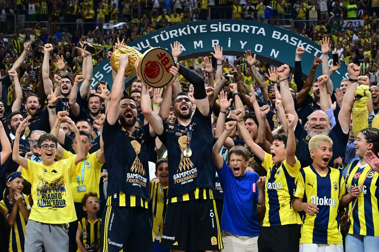 Fenerbahce Beko, crowned champions after defeating Besiktas Fibabanka, receive their trophy following Game 5 of the Türkiye Sigorta Basketball Super League playoff finals at Ulker Sports Arena in Istanbul, Türkiye on June 25, 2025. (AA Photo)