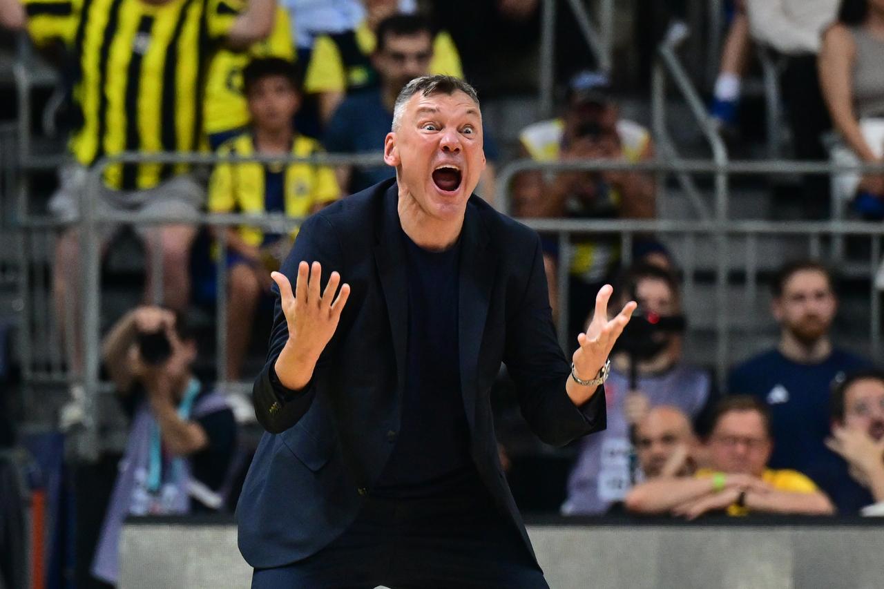 Sarunas Jasikevicius, head coach of Fenerbahce follows the Basketball Super League between Besiktas Fibabanka and Fenerbahce Beko on the play-off final series at Ulker Sports Arena in Istanbul, Türkiye on June 25, 2025. (AA Photo)