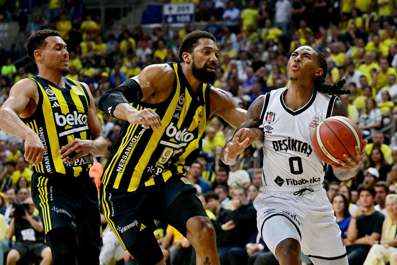 Khem Birch (92) of Fenerbahce competes during the Basketball Super League between Besiktas Fibabanka and Fenerbahce Beko on the play-off final series at Ulker Sports Arena in Istanbul, Türkiye on June 25, 2025. (AA Photo)