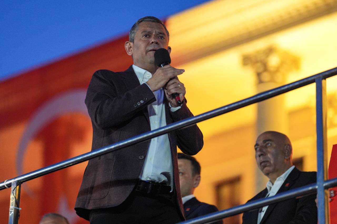 Main opposition Republican People's Party (CHP) Chairman Ozgur Ozel attends and delivers a speech at his party's rally in Buyukcekmece on 25 June, 2025. (AA Photo)