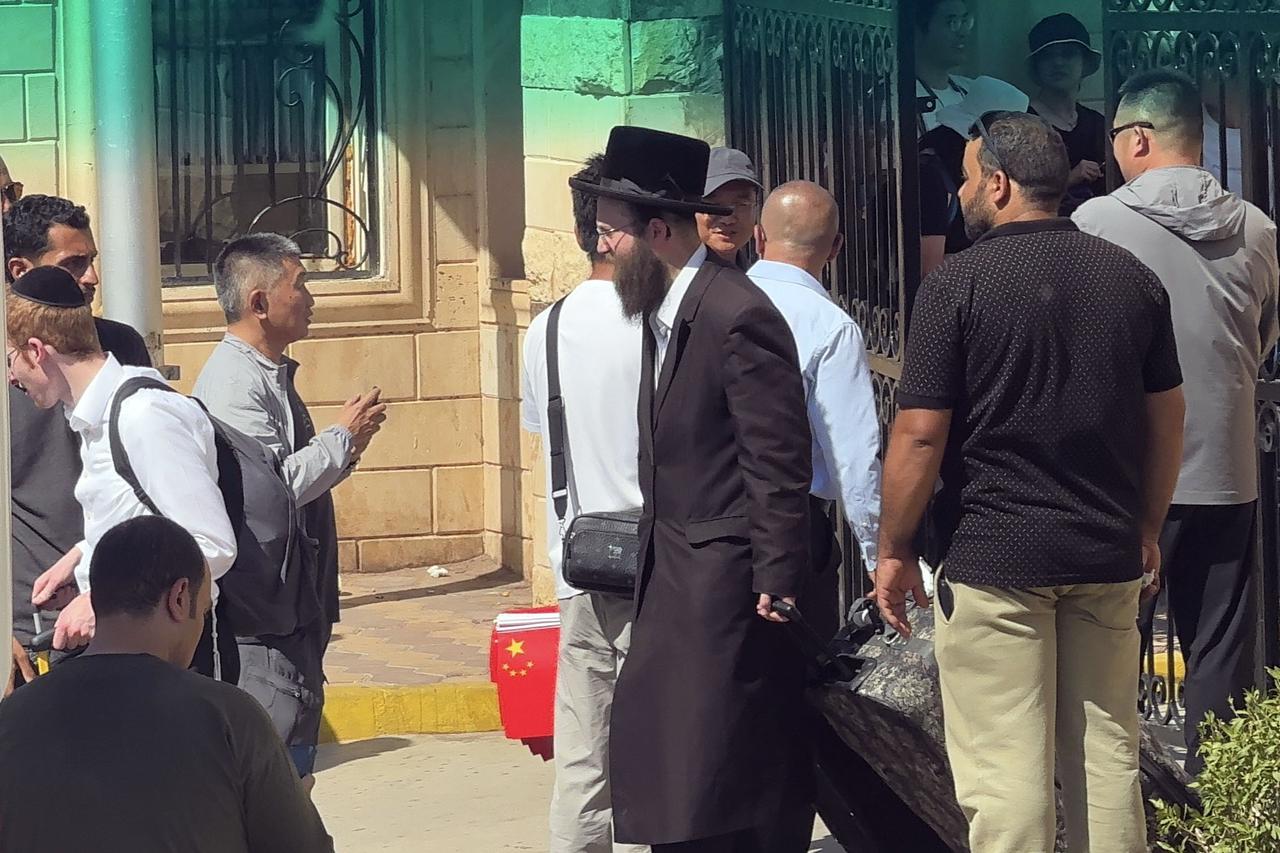 Israelis and foreign nationals cross to the Egyptian side due to the ongoing clashes between Israel and Iran, using the Taba Border Gate on the Israel-Egypt border on June 19, 2025. ( Stringer - Anadolu Agency )