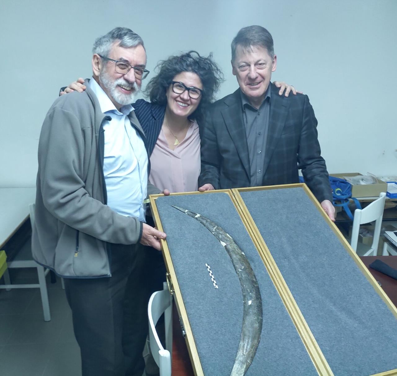 Prof. Sahra Talamo (C), with Prof. Paweł Valde-Nowak (L), and Prof. Adam Nadachowski (R).  (Photo via Talamo et al)