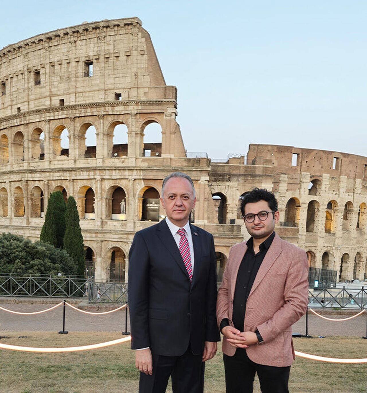 Deputy Minister of Culture and Tourism Gokhan Yazgi and Türkiye daily’s Culture and Arts Chief Editor Murat Oztekin, Rome, Italy. (Photo via Türkiye daily)
