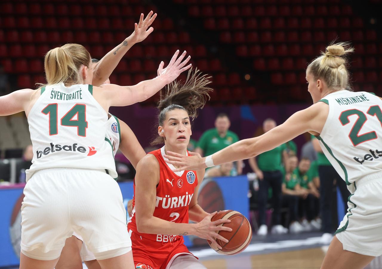 Sevgi Uzun (C) of Turkiye in action during the classification game for 7th place of the 2025 FIBA Women’s EuroBasket at Peace and Friendship Stadium in Piraeus, Greece on June 29, 2025. (AA Photo)
