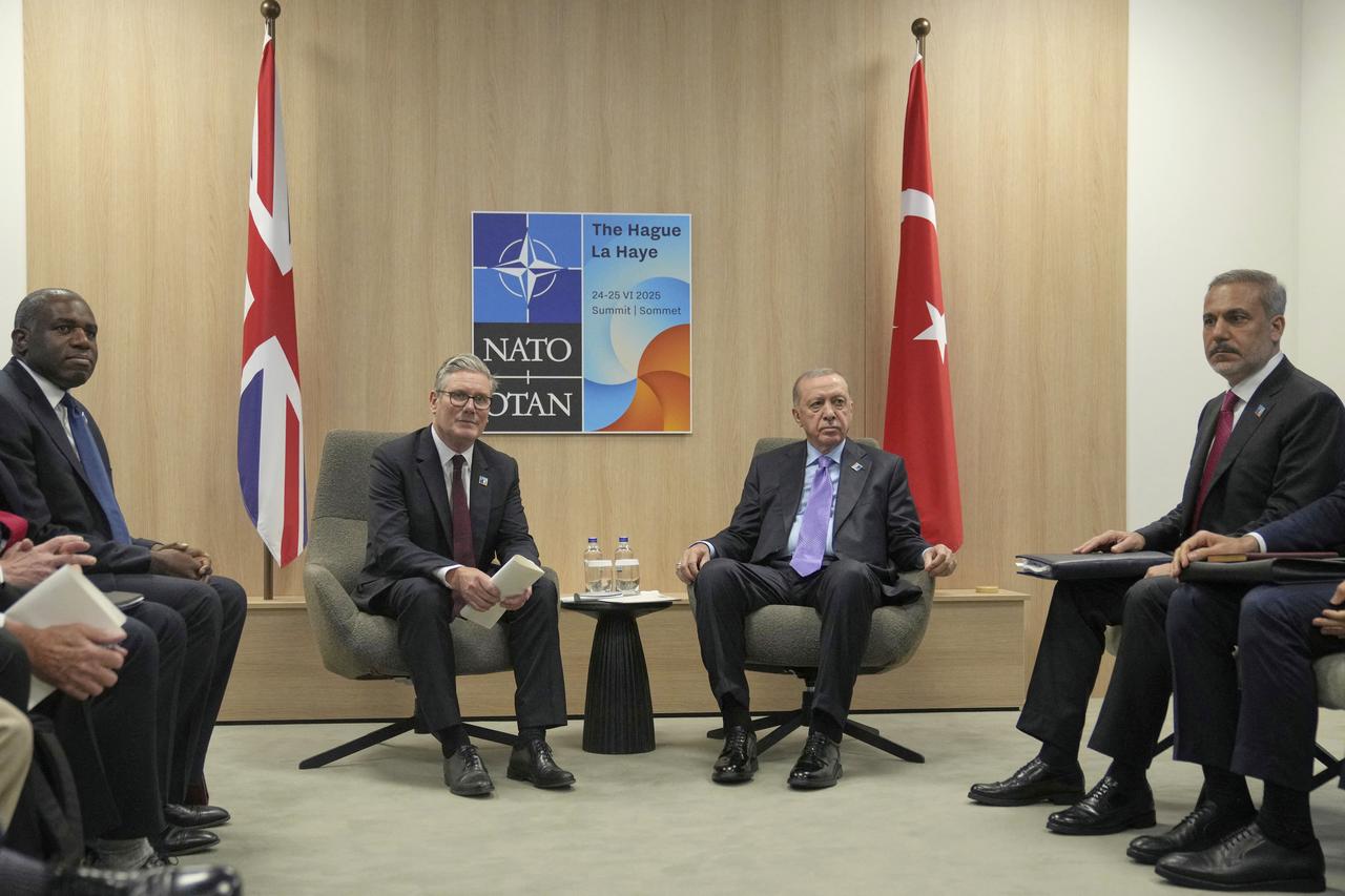 (From L) UK Foreign Secretary David Lammy, UK PM Keir Starmer, President Recep Tayyip Erdogan and Foreign Minister Hakan Fidan attend a bilateral meeting on the sideline of the North Atlantic Treaty Organization (NATO) summit in The Hague, on June 25, 2025. (AFP Photo)