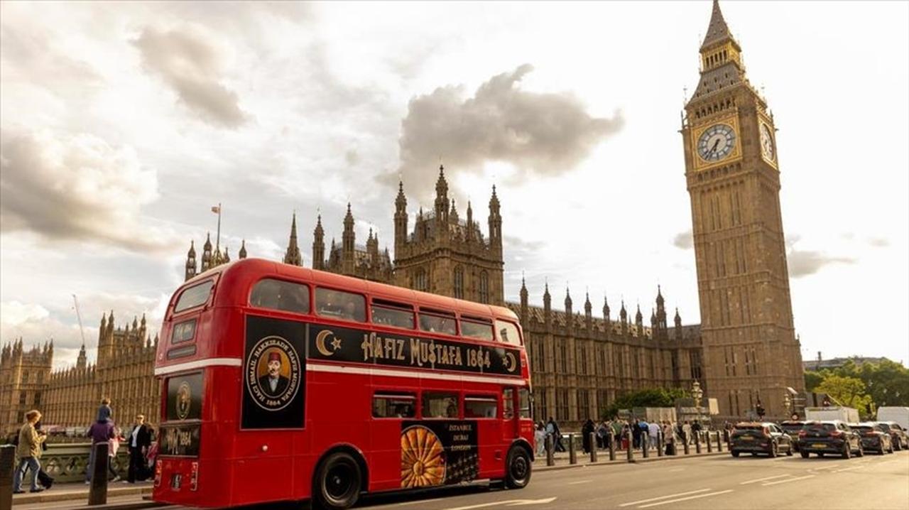 London's historic double-decker hosts Turkish afternoon tea experience