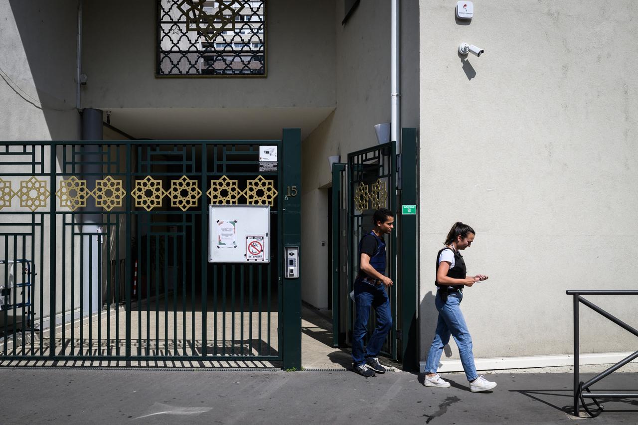 Police officers leave the Errahma mosque in Villeurbanne, central France, on June 3, 2025. A Koran was stolen and burnt at a mosque in Villeurbanne, on the outskirts of Lyon, the mosques owners announced on June 3, 2025. (AFP Photo)