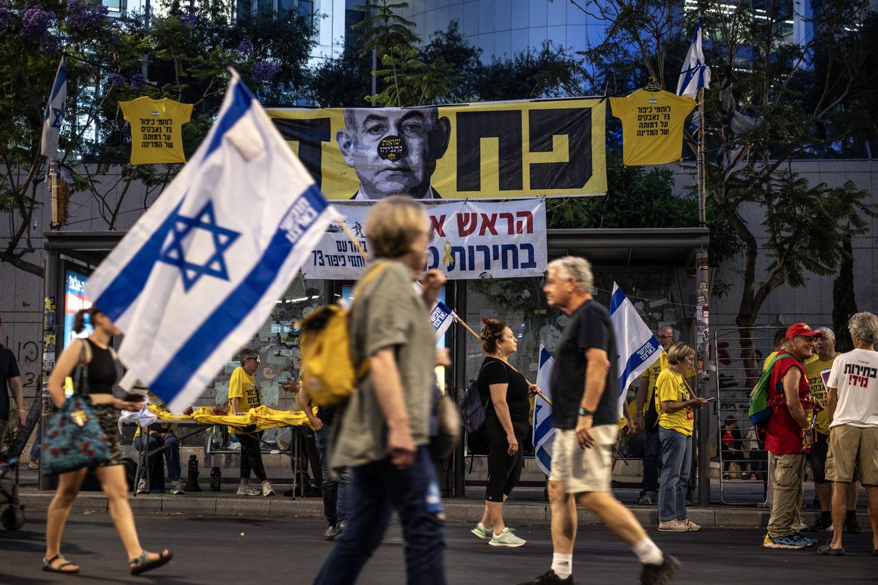 TEL AVIV, ISRAEL - MAY 31: People, holding banners and placards, gather to protest against the ongoing Israeli attacks on Gaza and to demand for the return of hostages on May 31, 2025 in Tel Aviv, Israel. ( Mostafa Alkharouf - Anadolu Agency )