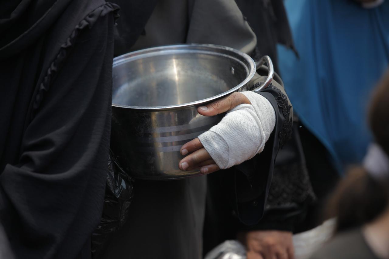 Charitable organizations distribute hot meals to Palestinians in Nuseirat refugee camp, who are struggling with hunger due to Israels attacks on Gaza and closed borders in Deir al-Balah, Gaza, on June 02, 2025. (AA Photo)