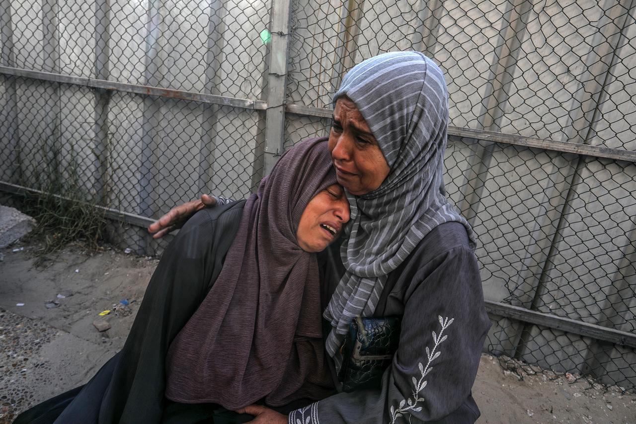 KHAN YUNIS, GAZA - JUNE 03: Wounded Palestinians, including children, are brought to Nasser Hospital to receive medical treatment after Israeli forces opened fire on Palestinians gathered to receive humanitarian aid, in Khan Yunis, Gaza on June 03, 2025.  ( Abed Rahim Khatib - Anadolu Agency )