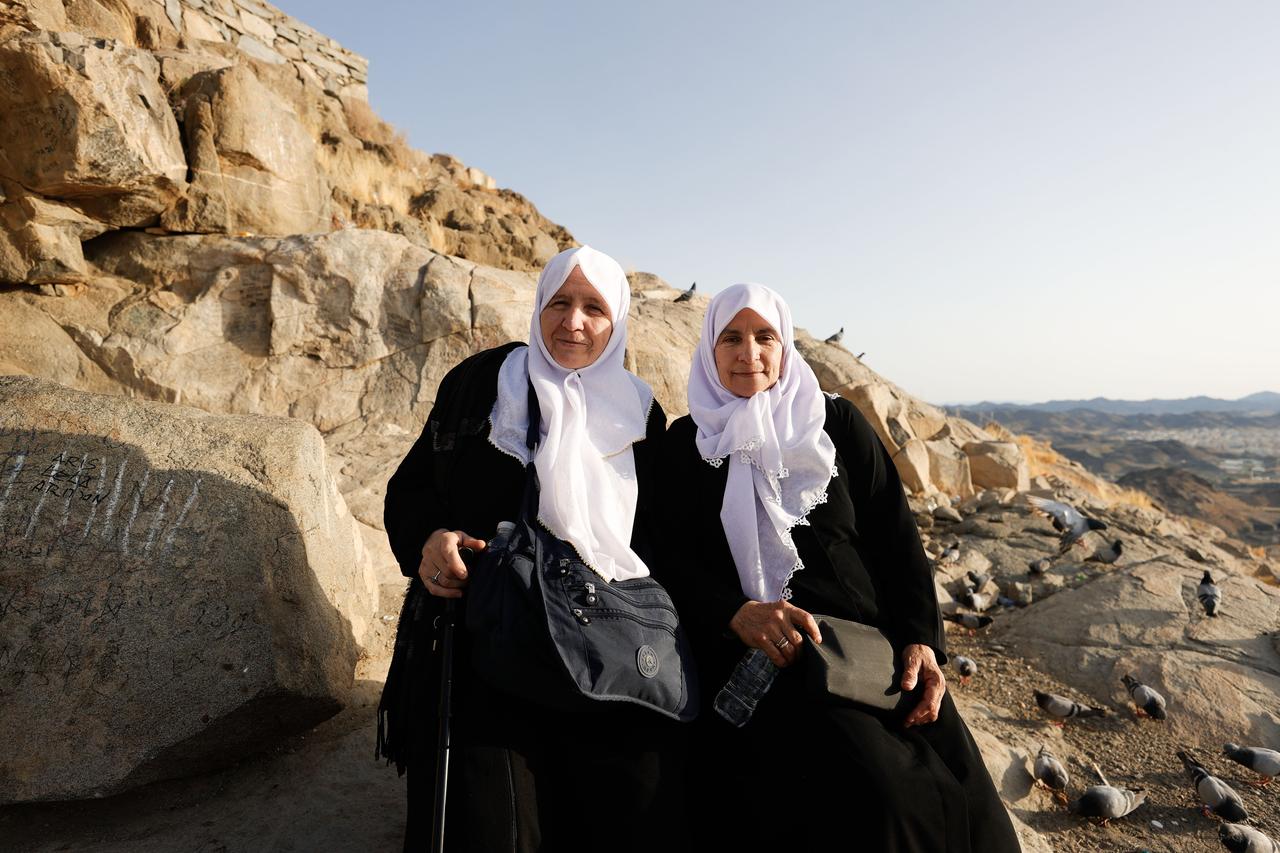 Muslim prospective pilgrims climb the Jabal al-Nour (al-Noor mountain) to visit Hira Cave during the annual Hajj pilgrimage in Mecca, Saudi Arabia on June 01, 2025. (AA Photo)