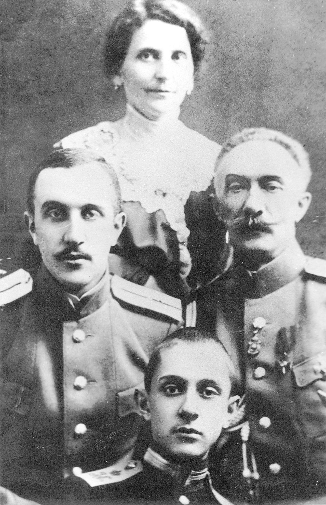 Ayse, her husband and sons, 1915. (Photo via Korela Fortress Museum)