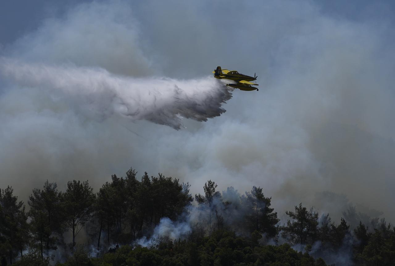 Smoke rises as firefighting efforts continue both from the air and on the ground in response to forest fires in the Menderes district of Izmir, Türkiye on June 30, 2025. (AA Photo)