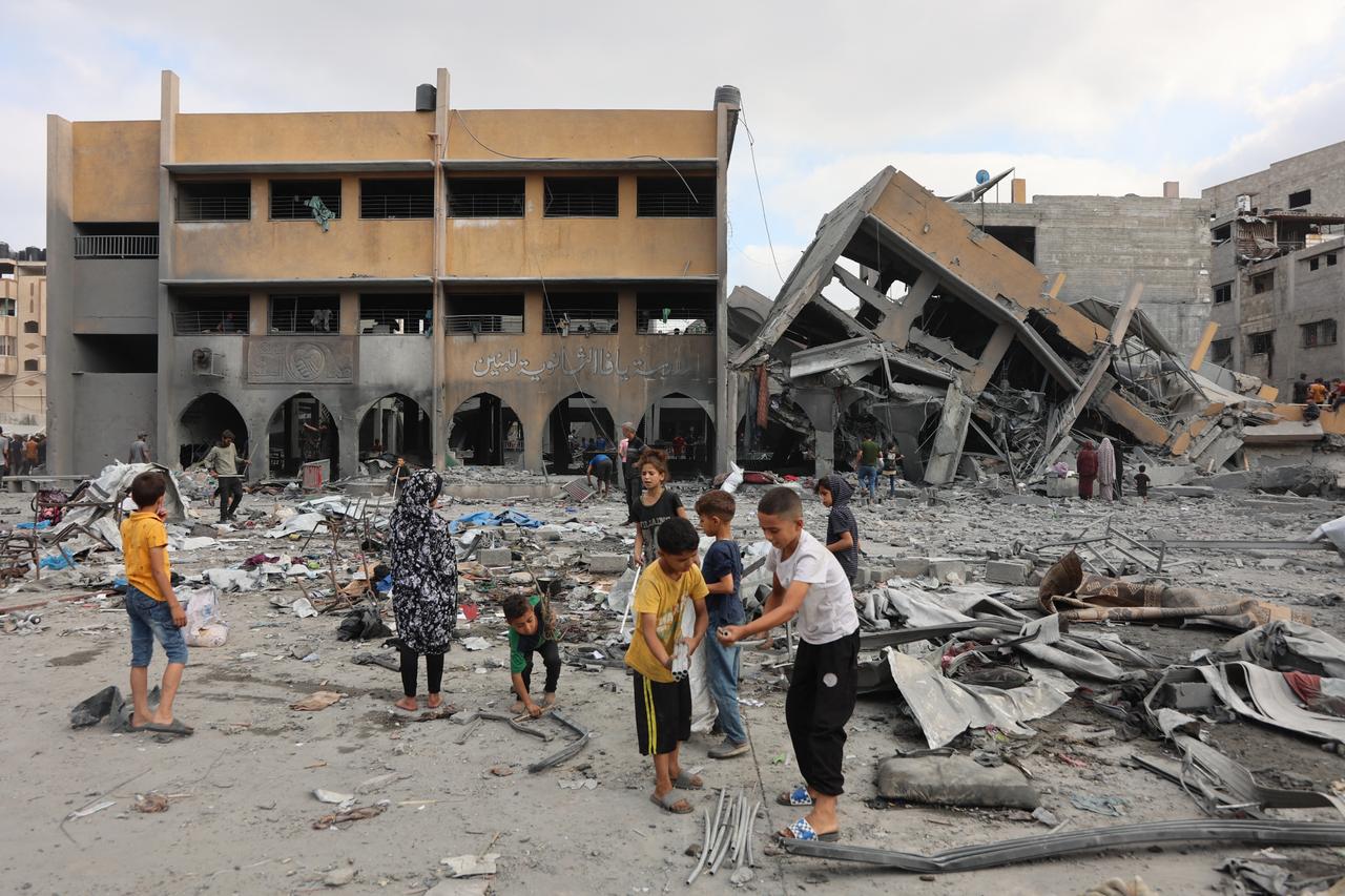 Palestinian children check the rubble in the vicinity of Yaffa School in the Tuffah neighbourhood of Gaza City following overnight Israeli strikes, on June 30, 2025. (AFP Photo)