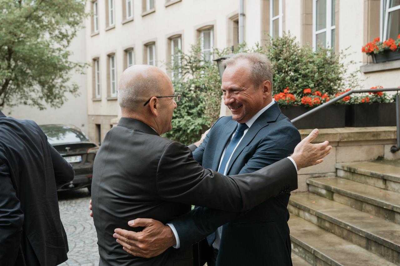 Turkish Finance Minister Mehmet Simsek is warmly welcomed by his Luxembourg counterpart Gilles Roth ahead of talks in Luxembourg, June 4, 2025. (Photo via X/@RothGilles)