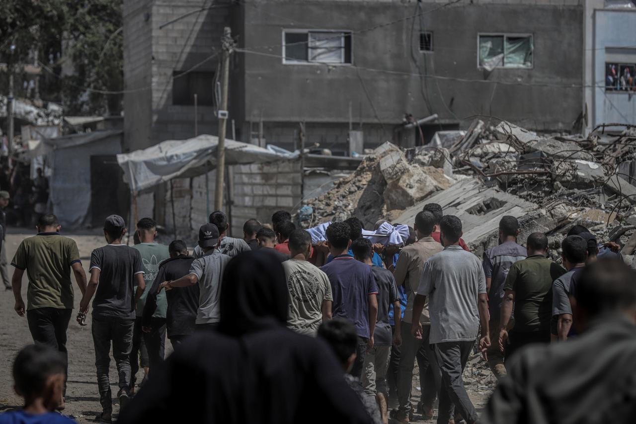 A Palestinians body is brought to Shifa Hospital after Israeli airstrike in Gaza Strip on June 05, 2025. (AA Photo)