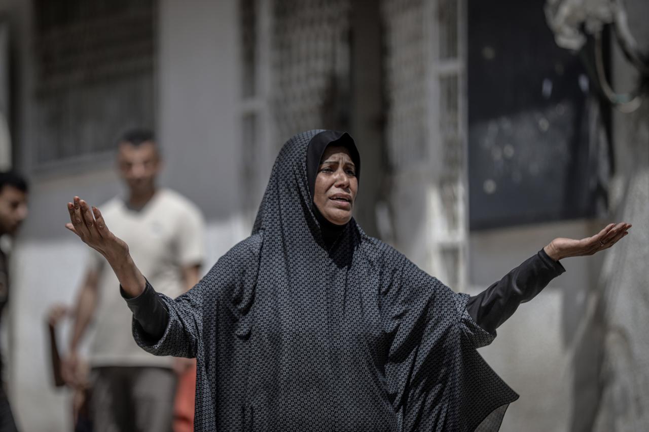 People mourn for their relatives, who were killed in Israeli airstrike, at Shifa Hospital in Gaza Strip on June 05, 2025. (AA Photo)