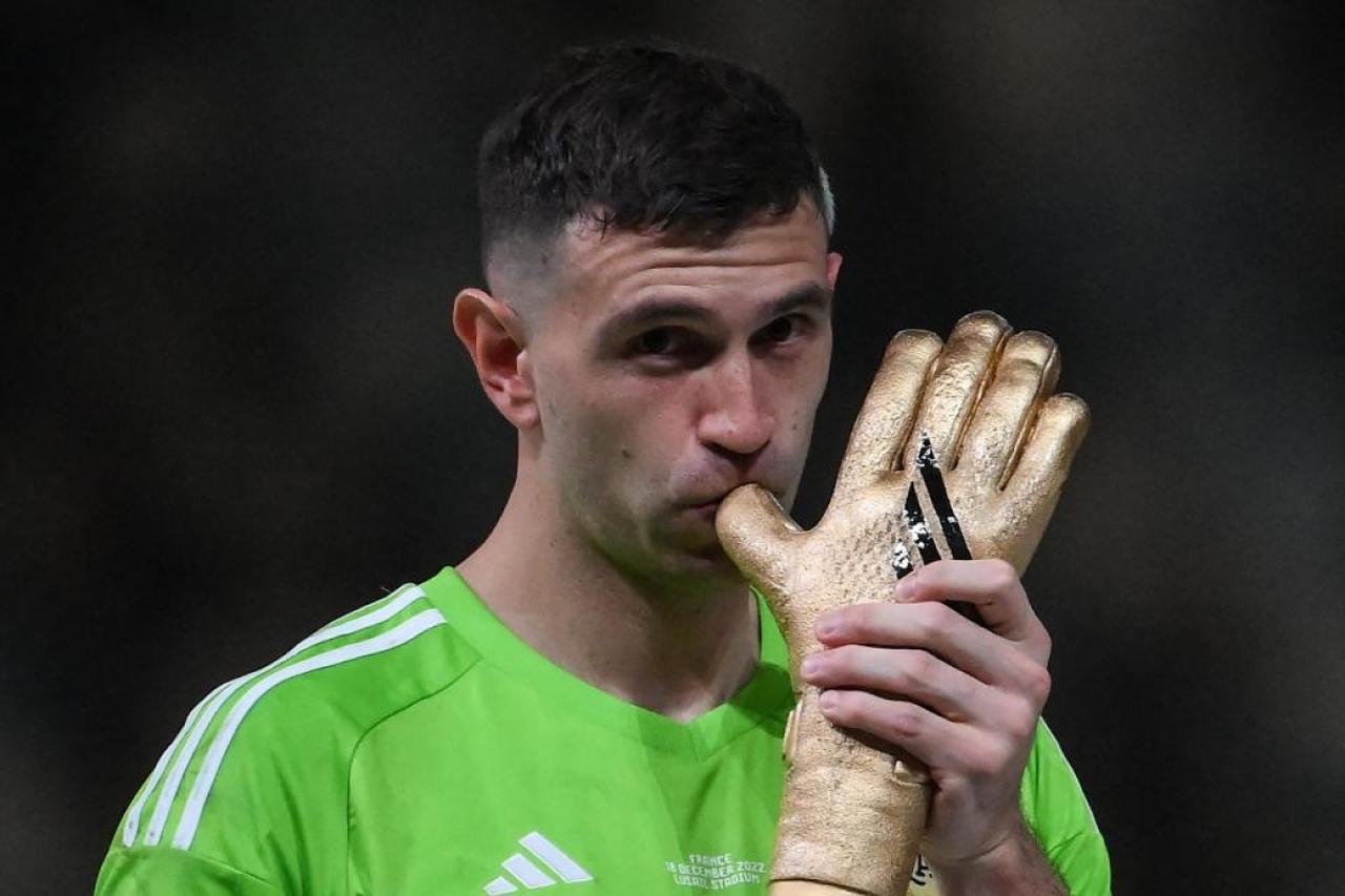 Argentinas goalkeeper #23 Emiliano Martinez kisses the Golden Glove award during the Qatar 2022 World Cup trophy ceremony after the football final match between Argentina and France at Lusail Stadium in Lusail, north of Doha on December 18, 2022. (AFP Photo)