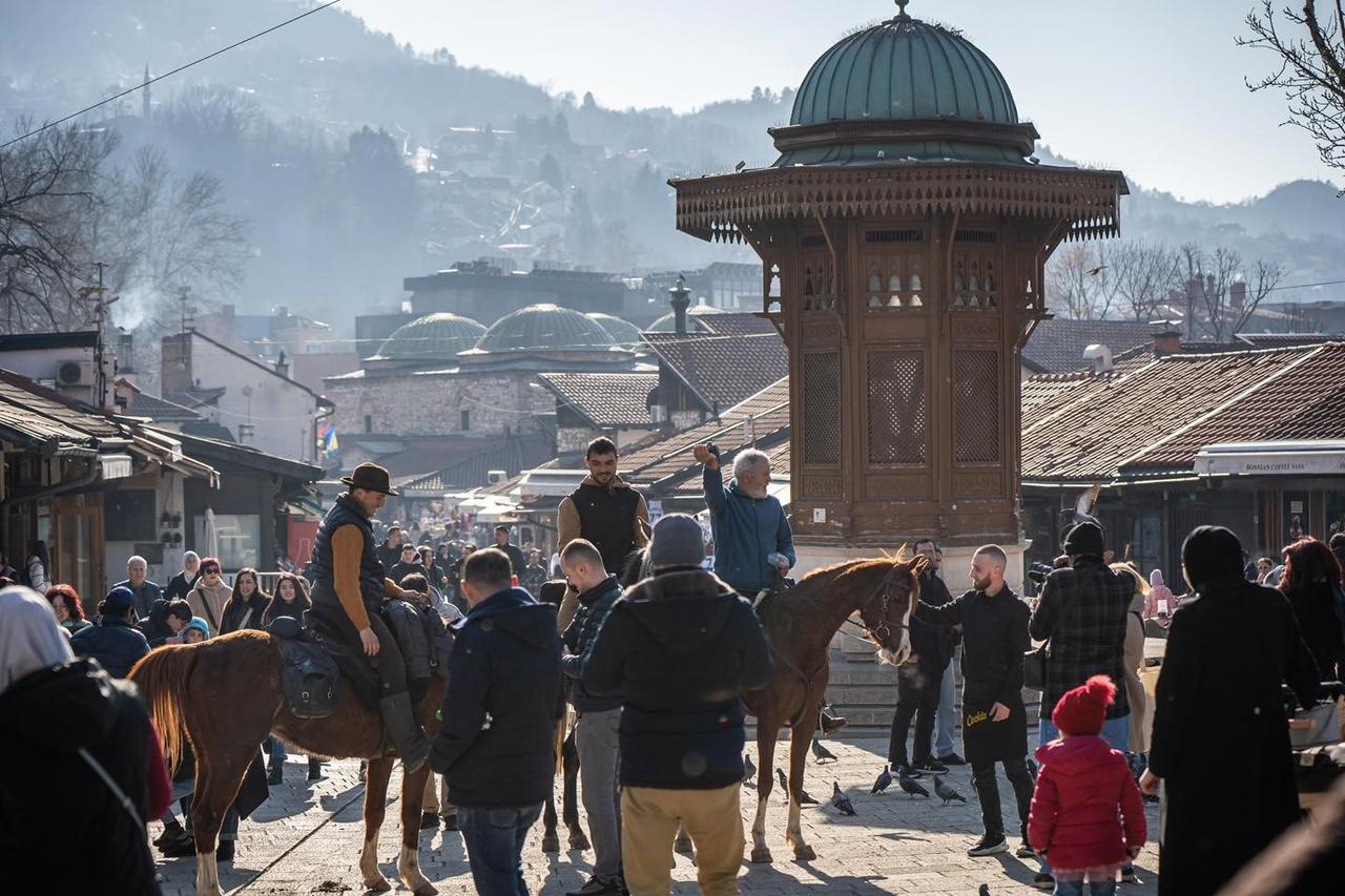 Beş yüzyıldan itibaren hac rotasını geri çeken İspanyol Müslümanlar, 6 Şubat 2025, Saraybosna'ya ulaştı. (IHA Fotoğraf)