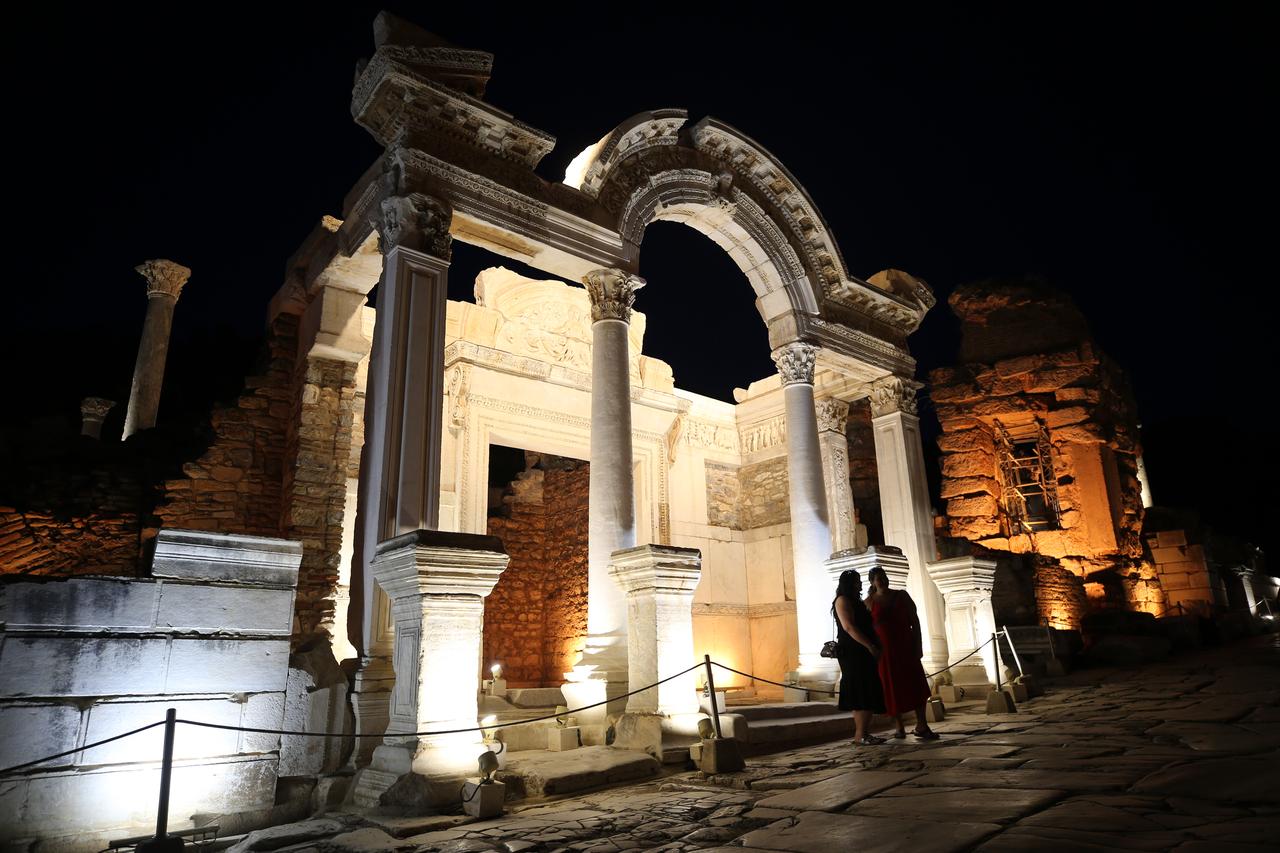 The ancient city of Ephesus in Izmir, Türkiye, a UNESCO World Heritage Site, welcomes visitors after sunset as part of the Ministry of Culture and Tourism's new “night museum” initiative, June 4, 2025. (AA Photo)