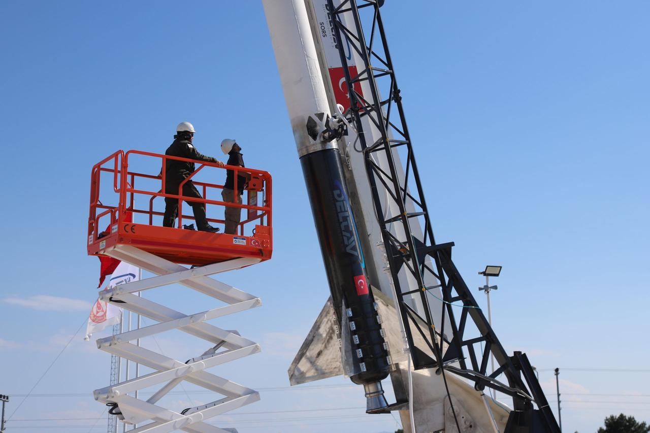 DeltaV hybrid rocket system breaks altitude record, exceeds 200 km