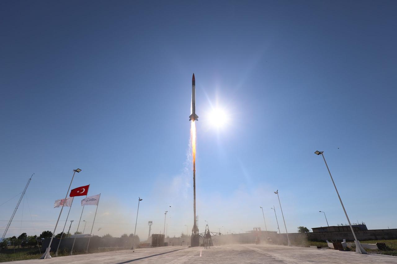 DeltaV hybrid rocket system breaks altitude record, exceeds 200 km