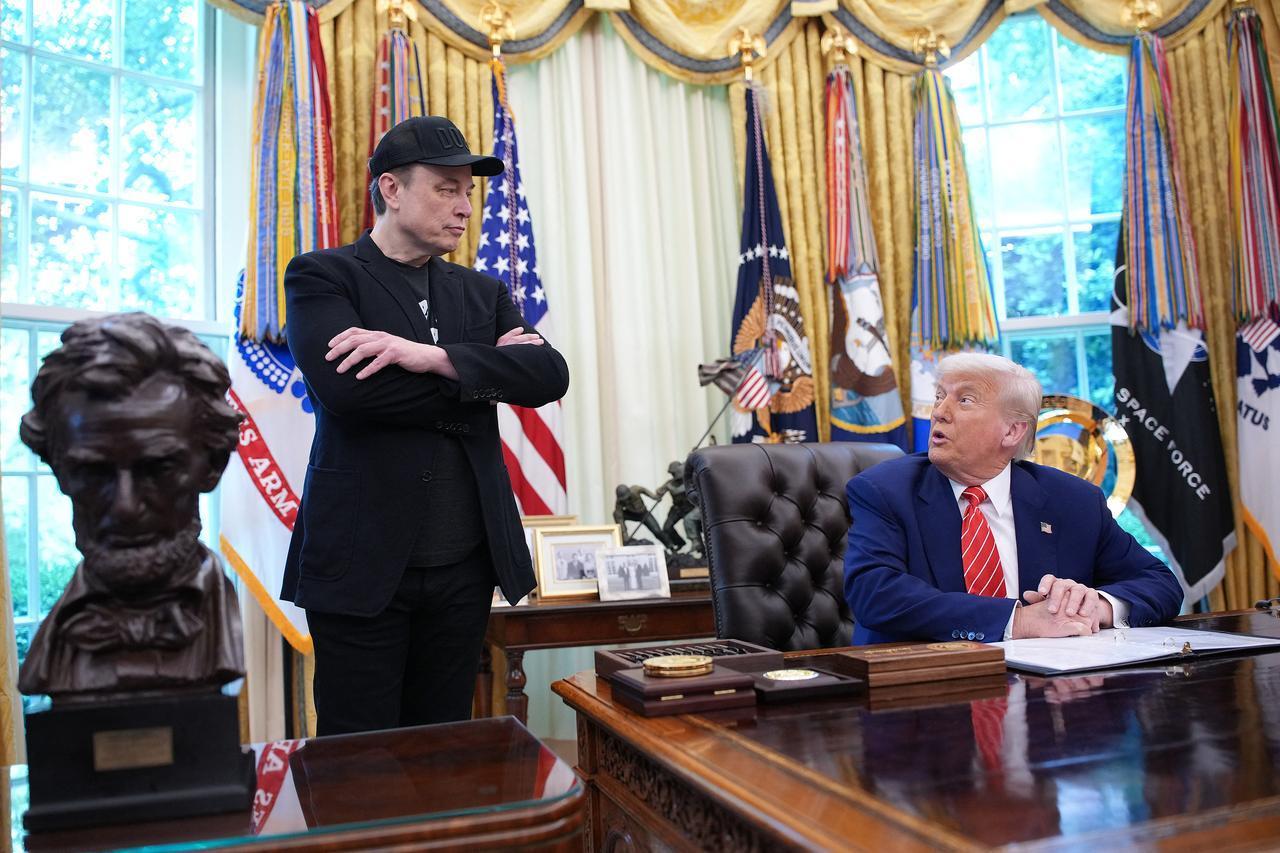 U.S. President Donald Trump, joined by Tesla CEO Elon Musk, speaks to reporters in the Oval Office of the White House in Washington, DC on May 30, 2025. (AFP Photo)