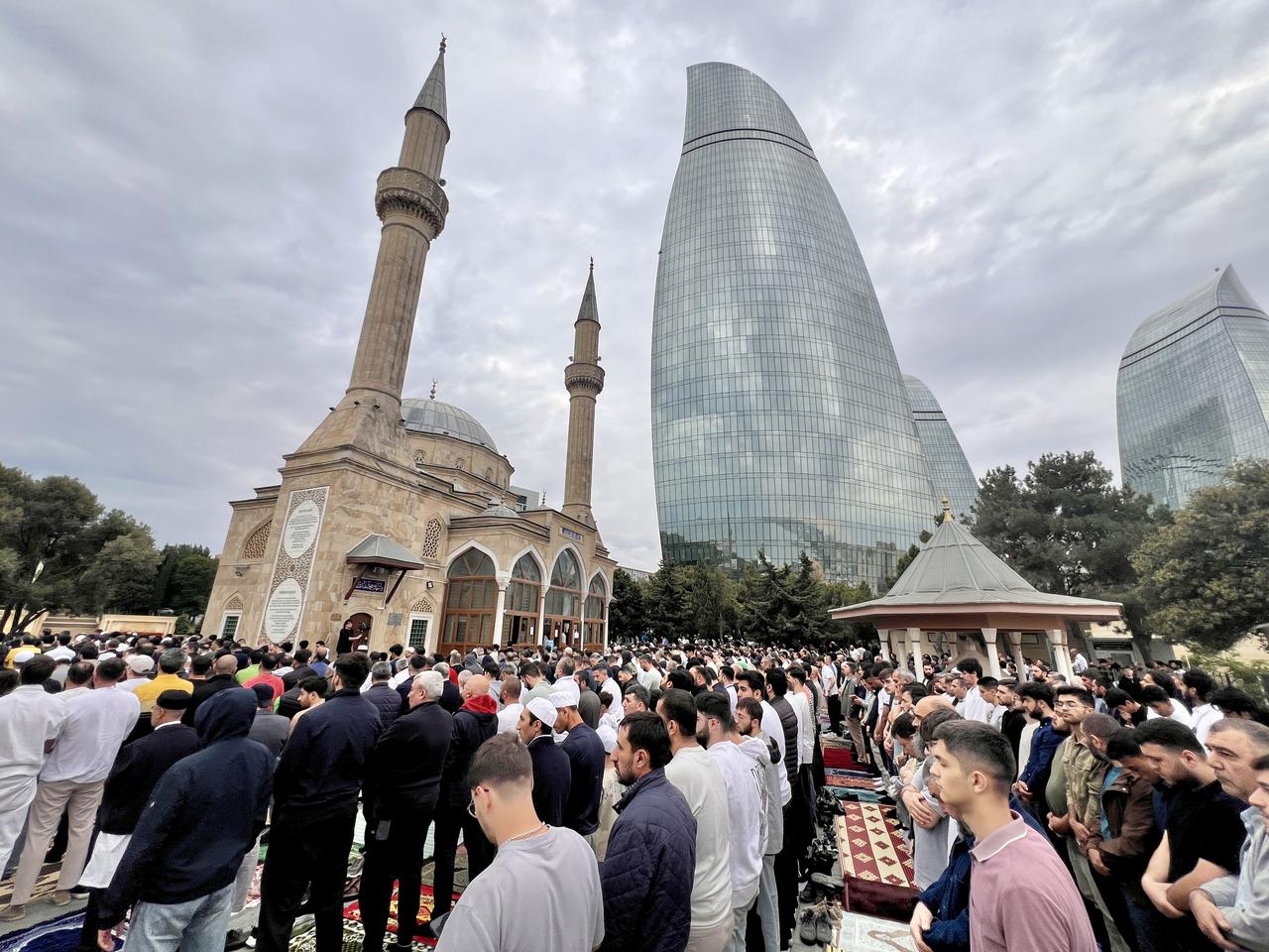 Muslims perform Eid al-Adha prayer at Mosque of the Martyrs in Baku, Azerbaijan, June 6, 2025. (AA Photo)