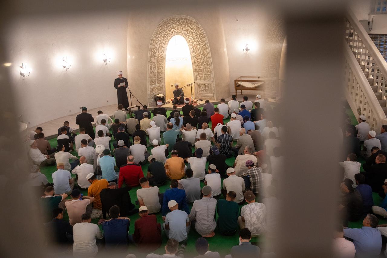 Muslims gather to perform Eid al-Adha prayers in Zagreb, Croatia, June 6, 2025. (AA Photo)