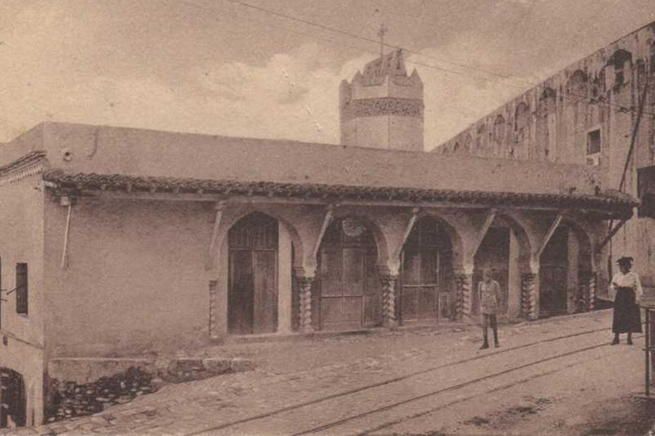 The El Berrani Mosque in historic Kasbah, Algeria, between 1900 and 1910. (Photo via Wikimedia)