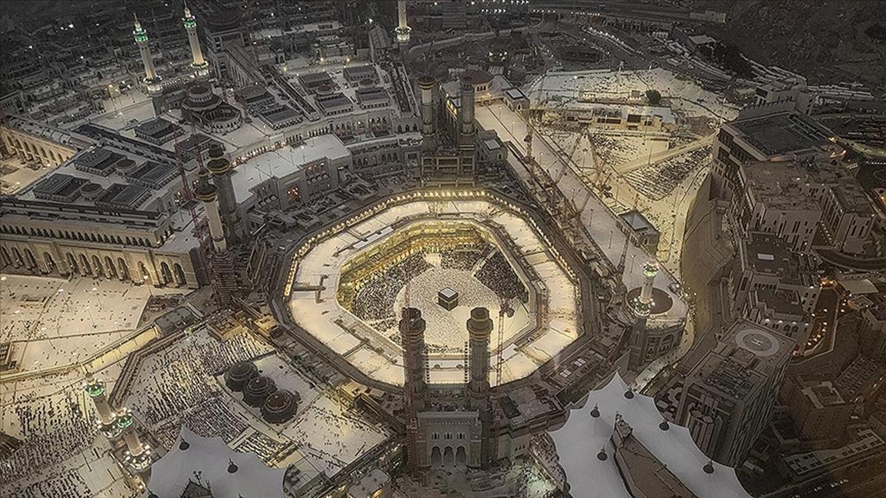 Pilgrims gather around the Kaaba at the Grand Mosque during Hajj in Mecca, Saudi Arabia, accessed on June 7, 2025. (AA Photo)