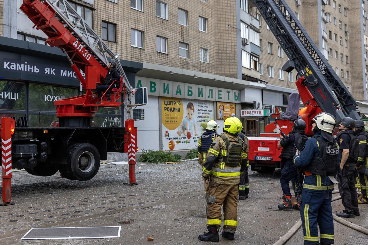 KHARKIV, UKRAINE - JUNE 7: First responders work the location where a Russian attack targeted a residential building on Kharkiv, Ukraine on June 7, 2025. At least one person was killed and 17 others injured in the attack, Kharkiv Mayor Ihor Terekhov told RBC-Ukraine. RBC-Ukraine also reported more than explosions were heard during the attacks which lasted more than and hour and a half. ( Daniel Carde - Anadolu Agency )
