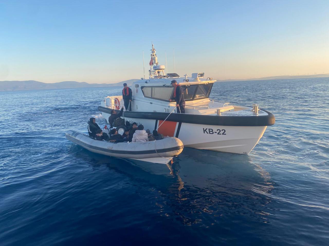 35 irregular migrants were rescued off the coast of Karaburun and Seferihisar districts in Izmir, and 12 irregular migrants were apprehended. 05.06.2025. (AA Photo)