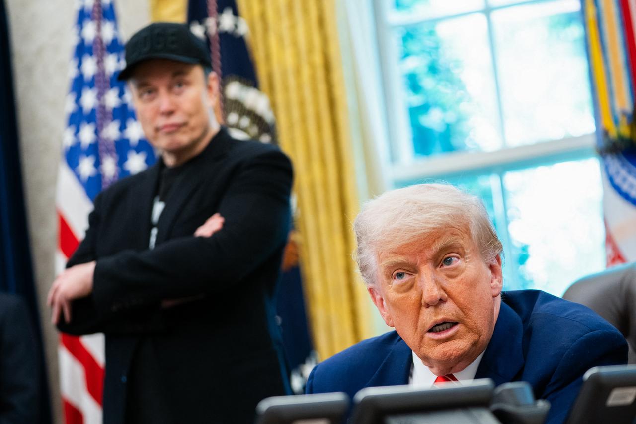 US President Donald Trump speaks during a news conference with Elon Musk (L) in the Oval Office of the White House in Washington, DC, on May 30, 2025. (AFP Photo)