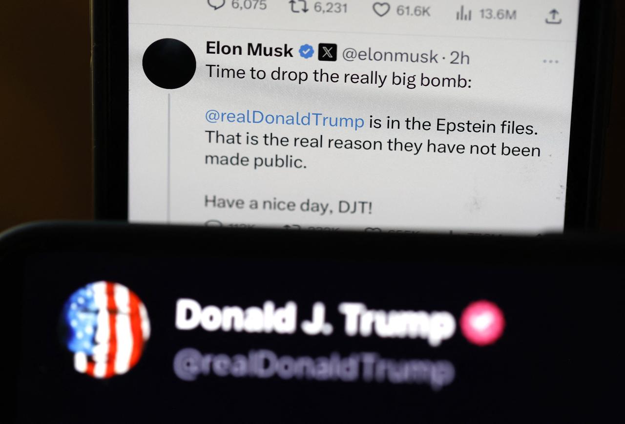 SAN ANSELMO, CALIFORNIA - JUNE 05: In this photo illustration, social media posts by U.S. President Donald Trump and Elon Musk are displayed on smartphones on June 05, 2025 in San Anselmo, California. U.S. President Donald Trump has threatened to revoke government contracts from Tesla and SpaceX CEO Elon Musk as a public feud escalates over Musks criticism of the Trump administrations policies. (Photo Illustration by Justin Sullivan/Getty Images) (Photo by JUSTIN SULLIVAN / GETTY IMAGES NORTH AMERICA / Getty Images via AFP)