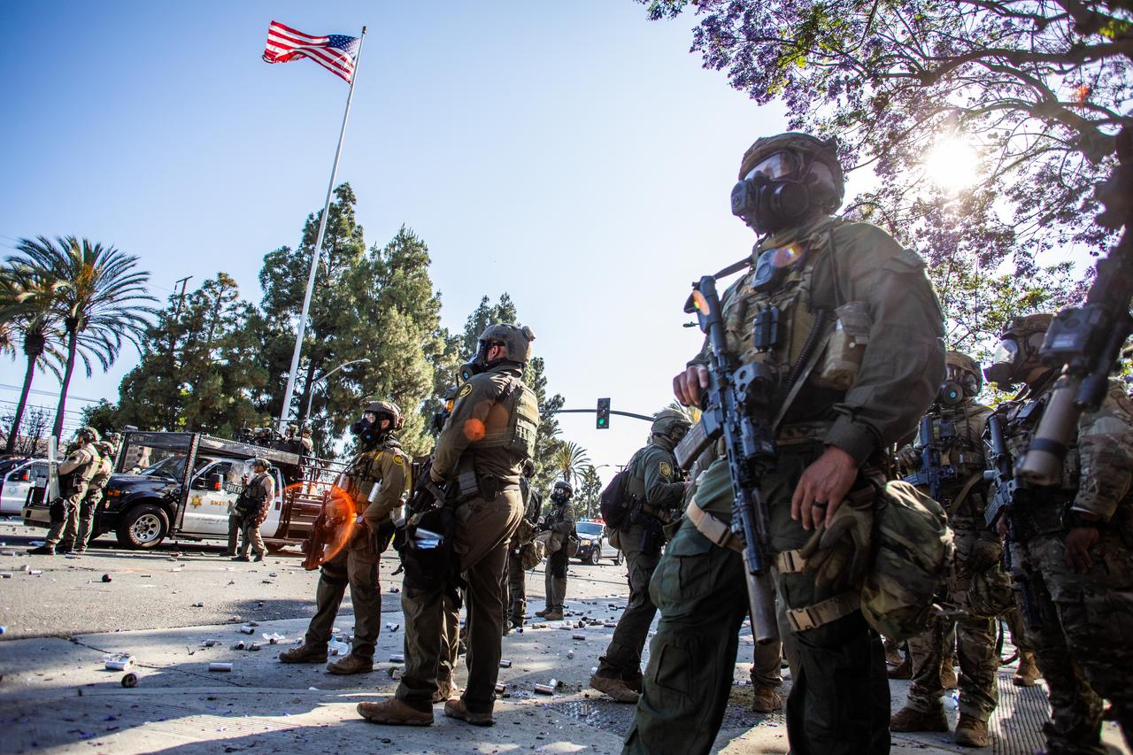 U.S. Border Patrol and protesters clash after a raid was conducted by Immigration and Customs Enforcement near a Home Depot on June 7, 2025 in Paramount, California. (AFP Photo)
