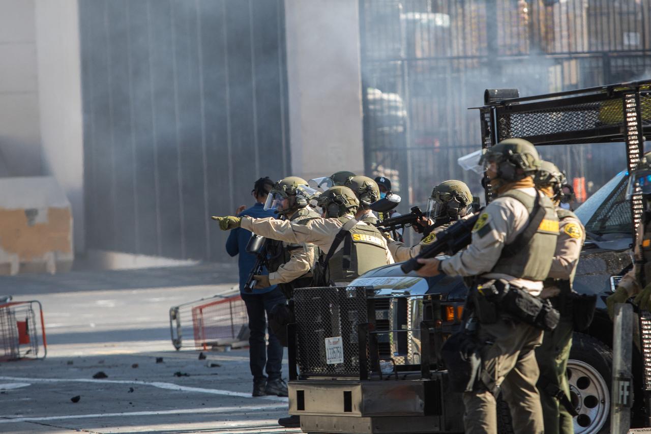 Los Angeles Sheriff Department officers arrive to help after the U.S. Border Patrol and protesters clash after a raid was conducted by Immigration and Customs Enforcement near a Home Depot on June 7, 2025 in Paramount, California. (AFP Photo)