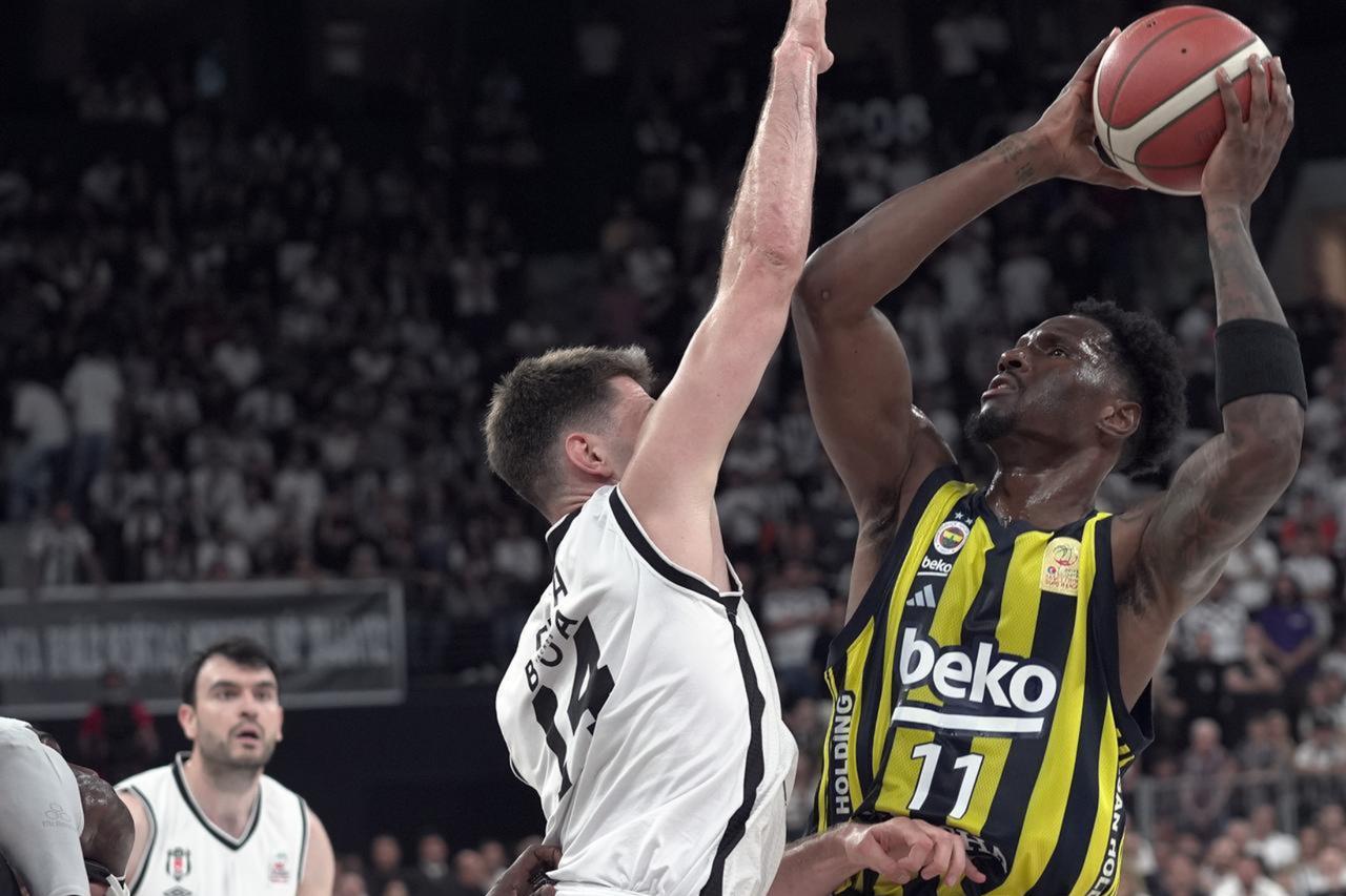 Dustin Sleva (14) of Besiktas Fibabanka and Nigel Hayes Davis (11) of Fenerbahce Beko in action during Game 4 of the Türkiye Sigorta Basketball Super League playoff finals at Basketball Development Center in Istanbul, Türkiye on June 23, 2025. (AA Photo)