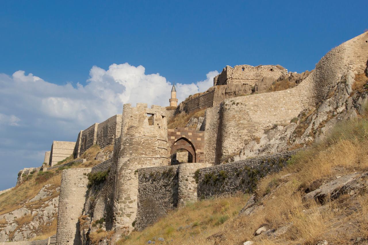 Hosap Castle combines Urartian foundations and 17th-century Ottoman renovations on a steep hill near the Hosap River in Van, Türkiye, accessed Jul. 1, 2025. (Adobe Stock Photo)