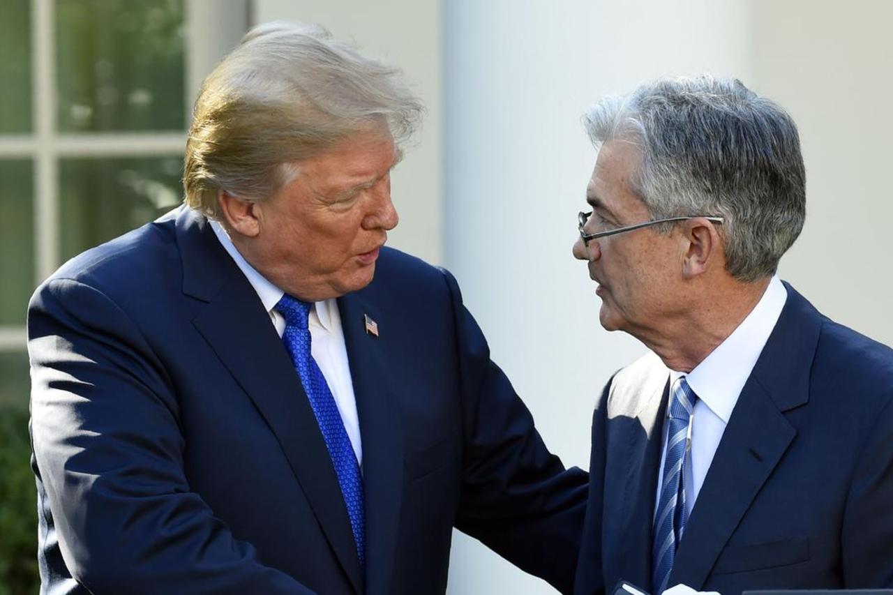 U.S. President Donald Trump speaks with Federal Reserve Chair Jerome Powell in the Rose Garden of the White House in Washington, D.C., on November 2, 2017. (AFP Photo)