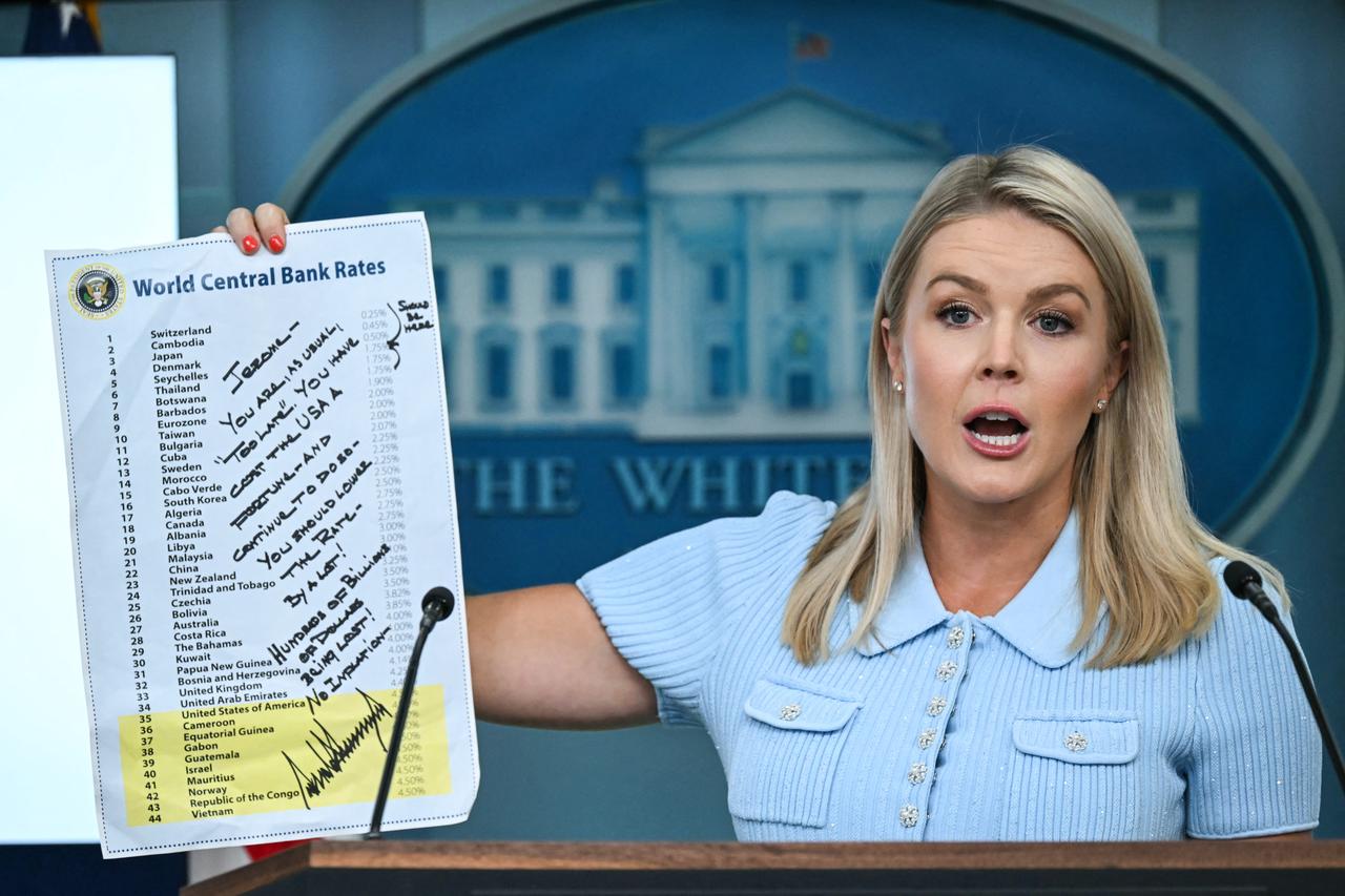 White House Press Secretary Karoline Leavitt, holding up a sheet showing global interest rates and a message from US President Donald Trump to Federal Reserve Chair Jerome Powell, speaks during the daily briefing in the Brady Briefing Room of the White House in Washington, DC, on June 30, 2025. (AFP Photo)