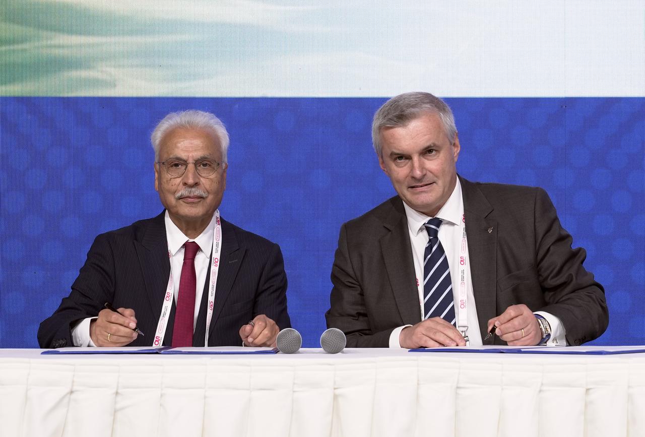 Dr. Tarik Ogut of ThorAtom (left) and Jean-Luc Alexandre of NAAREA (right) ink their collaboration agreement during the signing ceremony at the 11th Nuclear Power Plants Summit in Istanbul, Türkiye, on July 1, 2025. (AA Photo)