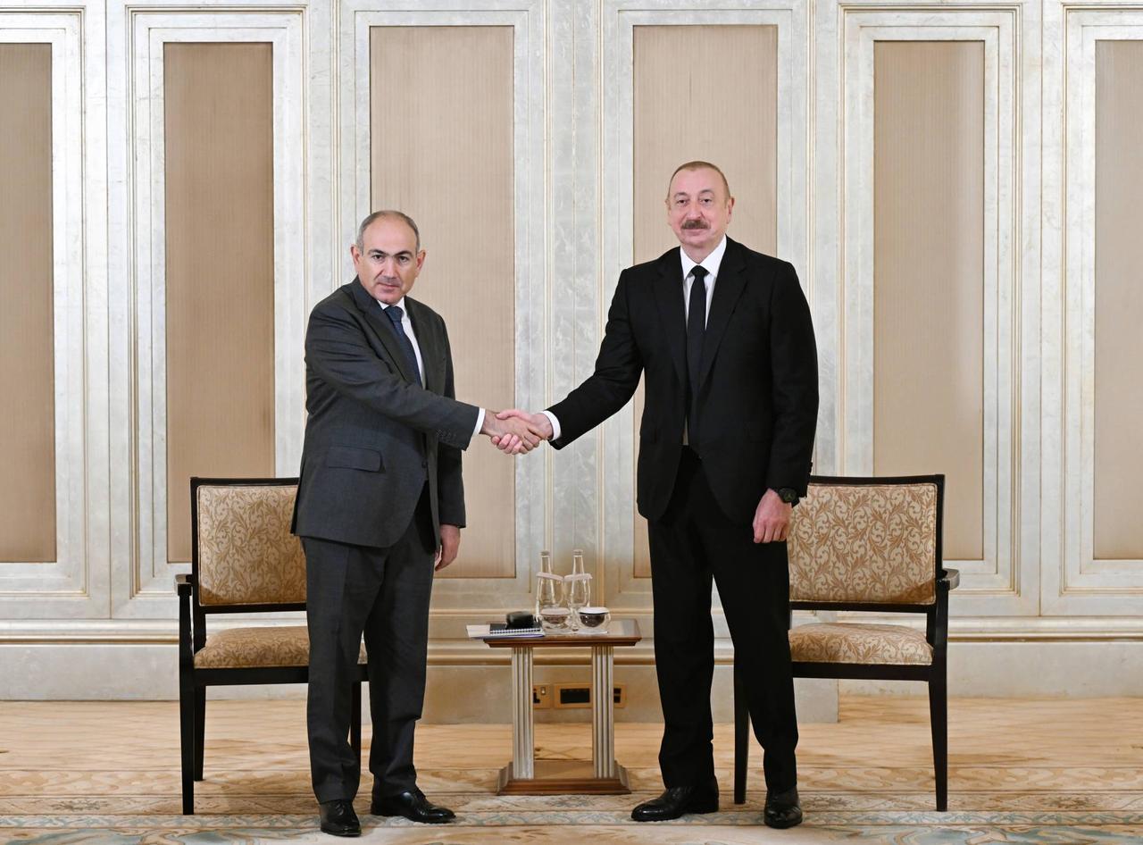 Azerbaijani President Ilham Aliyev (R) and Armenian Prime Minister Nikol Pashinyan (L) meet in Abu Dhabi, the capital of the United Arab Emirates on July 10, 2025. (AA Photo)