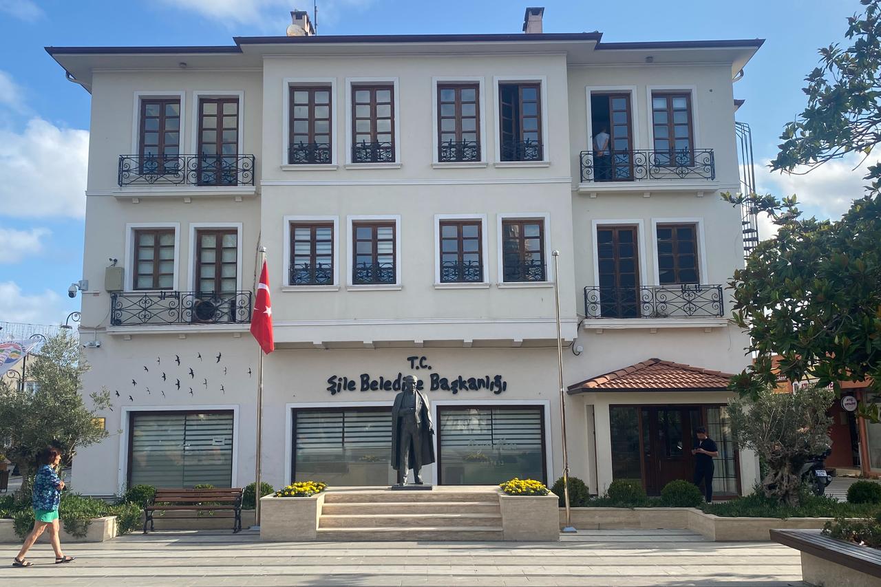 Istanbul's Sile Mayor Kabadayi detained in anti-corruption investigation
