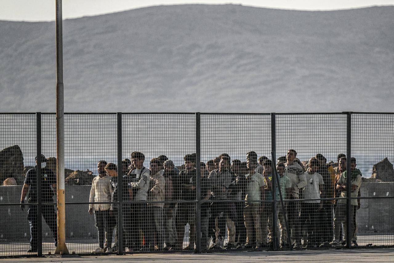 Greek coast guard officers gather migrants who arrived by cargo ship at port of Lavrio, south of Athens, Greece, July 10, 2025. (AFP Photo)