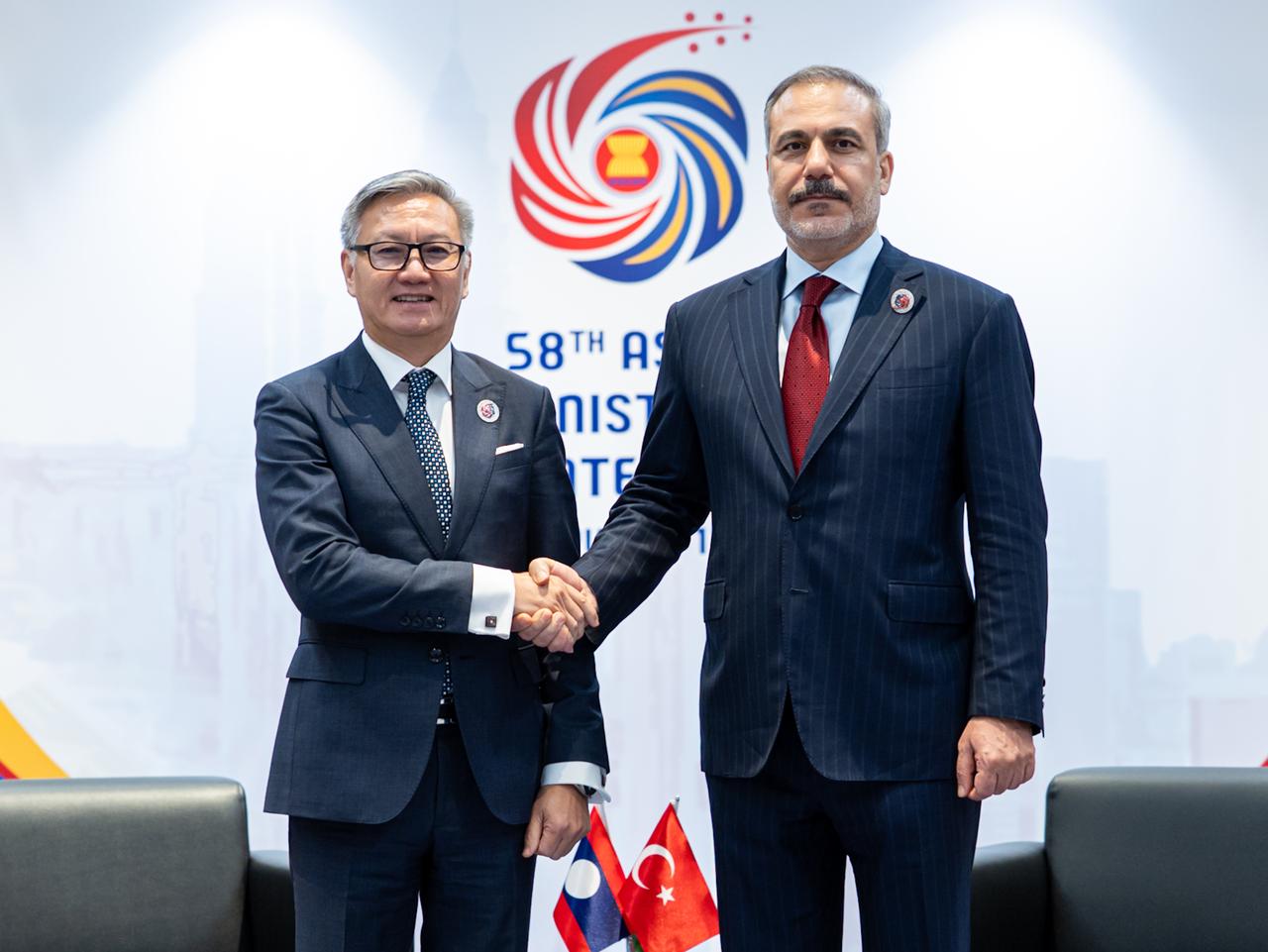 Turkish Foreign Minister Hakan Fidan (R) meets with Laos Foreign Minister Thongsavan Phomvihane, in Kuala Lumpur, Malaysia, July 11, 2025. (AFP Photo)