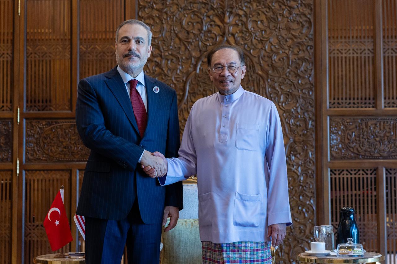 FM Fidan holds series of bilateral meetings at ASEAN Summit in Malaysia